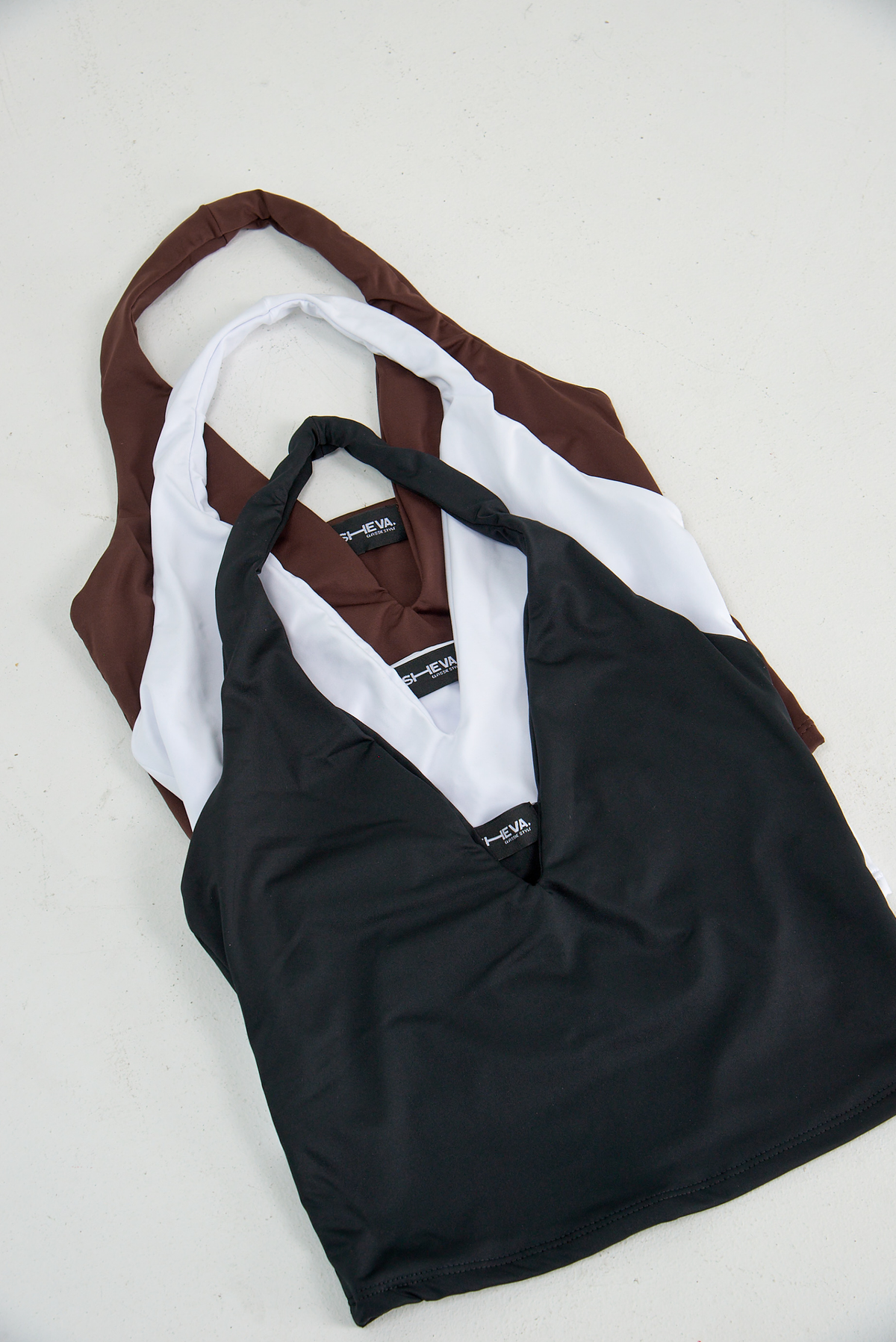 TOP HALTER THREE